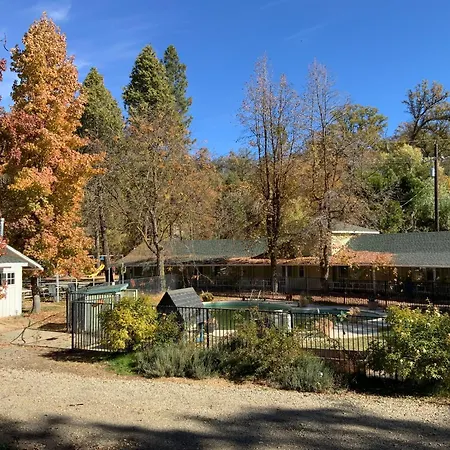 Seven Circles Lodge&Retreat Badger Exterior photo